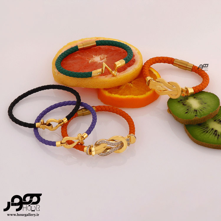 دستبند چرم زنانه با پلاک طلا طرح فرد کد AXB816