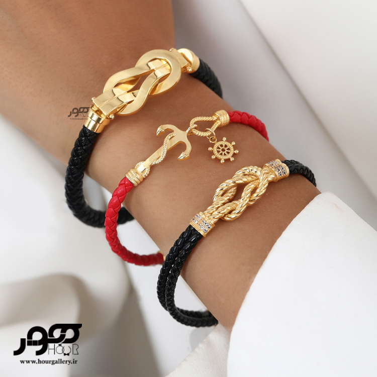 دستبند چرم با پلاک طلا طرح فرد متوسط کد AXB100