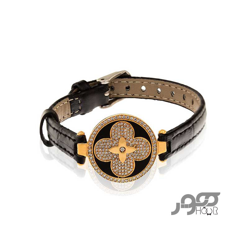 دستبند چرم زنانه با پلاک طلا طرح لویی ویتون کد AXB810