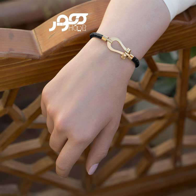 دستبند چرم  با پلاک طلا طرح فرد کد AXB968